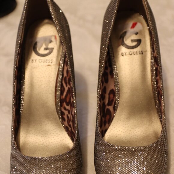 G by Guess Round Toe Gold Glitter Platform Pump Heel Shoes Size 9.5 - Picture 9 of 12
